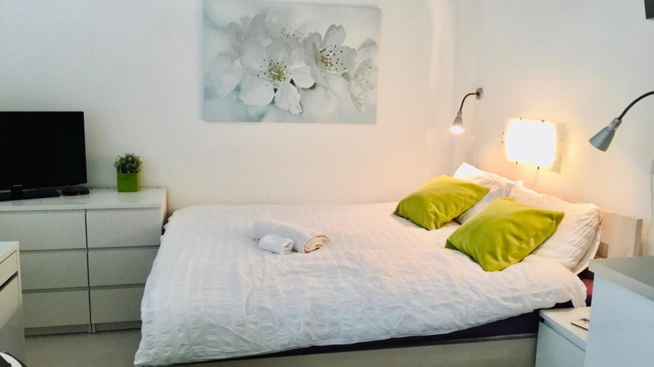 Aparthotel Square Prague 1 Екстериор снимка